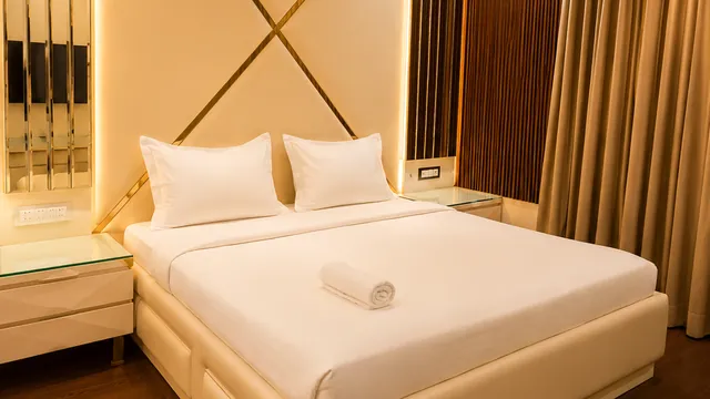 Royal Room II — view 2
