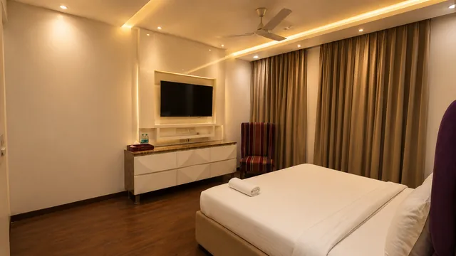 Deluxe Room — view 5