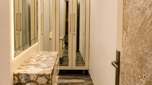 Royal Room — view 2